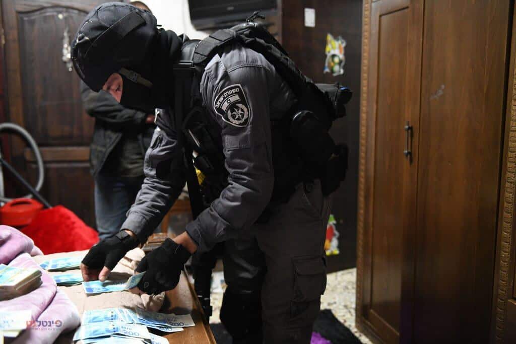 צפו: 22 בני אדם נעצרו בחשד להברחת אמצעי לחימה ומוצרים שונים משטחי יו"ש לישראל