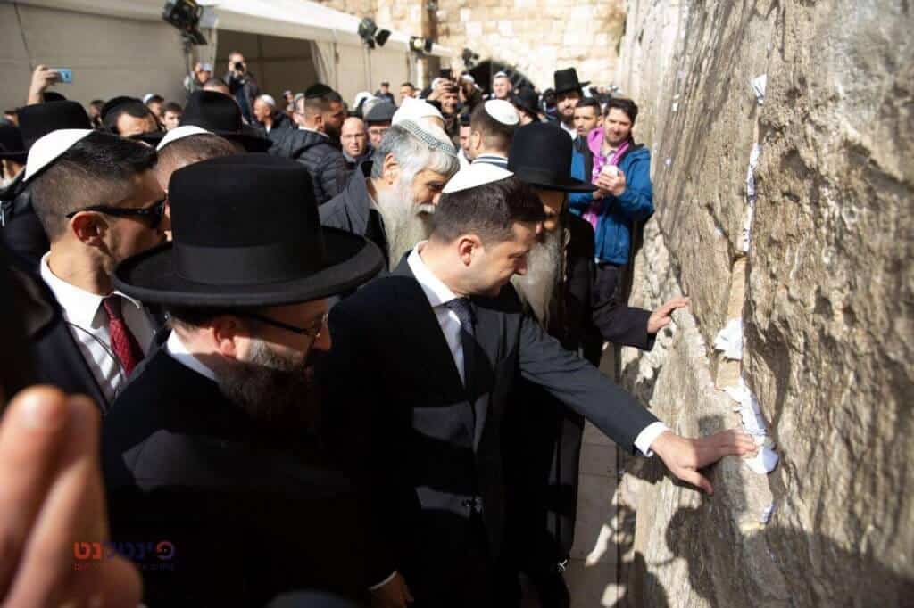 נשיא אוקראינה בחר להגיע אל הכותל המערבי לתפילה וסיור במקום השתתפות בטקס ביד ושם נשיא אוקראינה בחר להגיע אל הכותל המערבי לתפילה וסיור במקום השתתפות בטקס ביד ושם