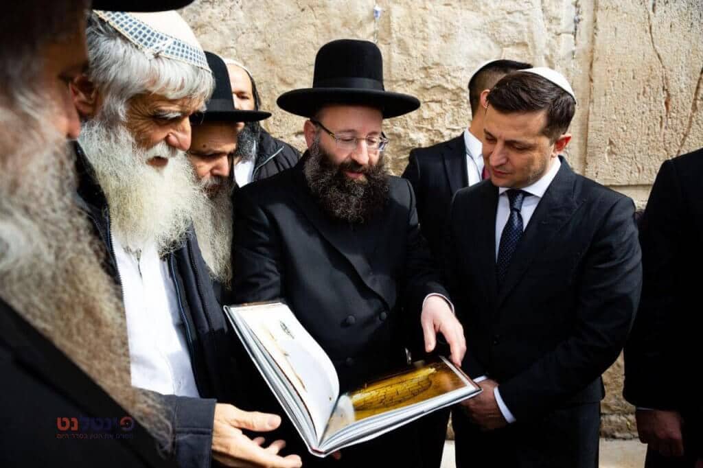 נשיא אוקראינה בחר להגיע אל הכותל המערבי לתפילה וסיור במקום השתתפות בטקס ביד ושם נשיא אוקראינה בחר להגיע אל הכותל המערבי לתפילה וסיור במקום השתתפות בטקס ביד ושם