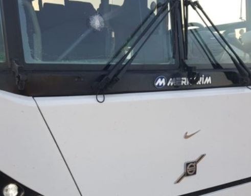מחבלים ערבים יידו אבנים לעבר אוטובוס בכביש 90