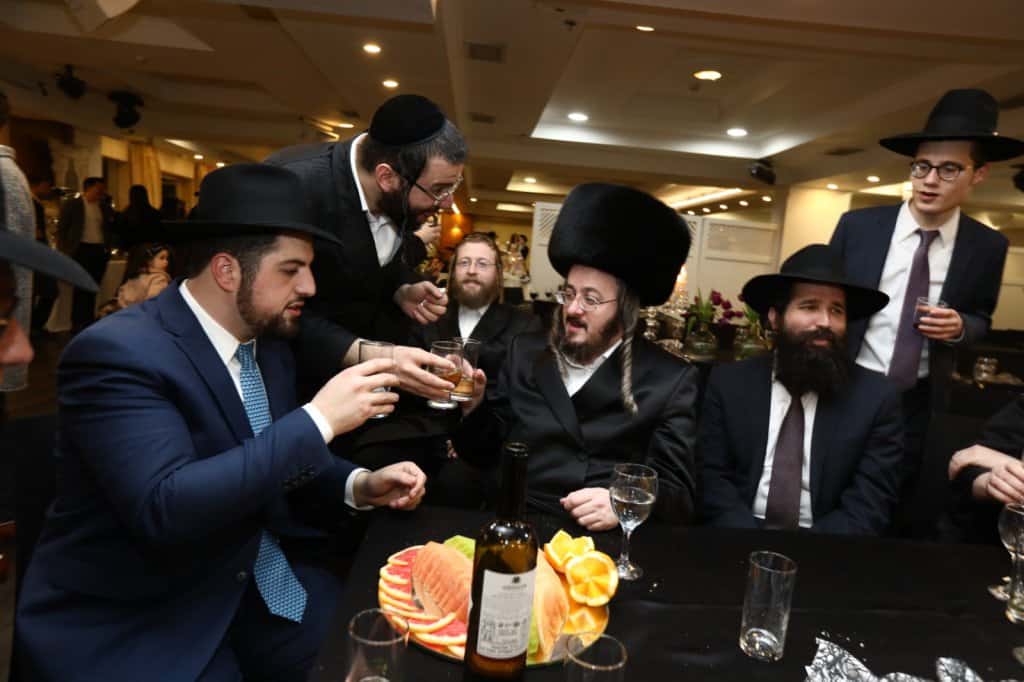 בראשות רבנים אדמורי"ם ואישי ציבור: הבראנז'ה חגגה אמש את האירוסין לאיש הפרסום יהושע רודניק • גלריה