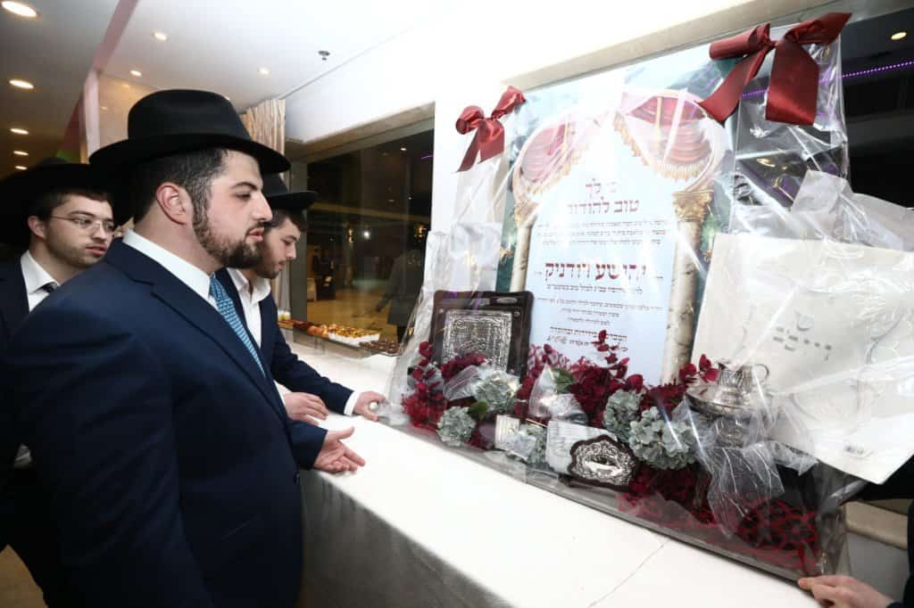 בראשות רבנים אדמורי"ם ואישי ציבור: הבראנז'ה חגגה אמש את האירוסין לאיש הפרסום יהושע רודניק • גלריה