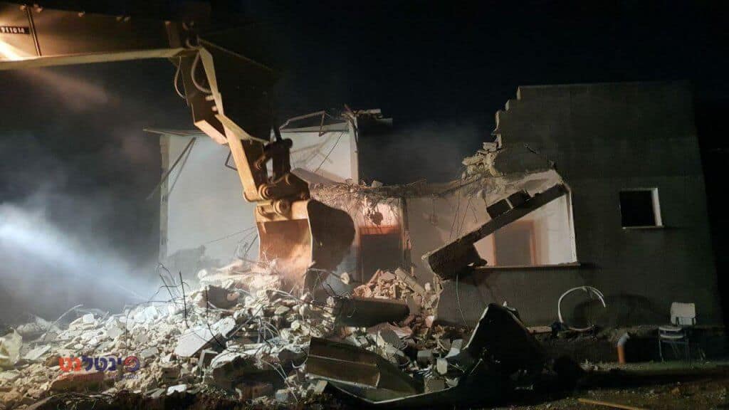 במהלך הריסת בית מחבל בג'נין: שוטר פלסטיני פתח באש – ונורה על ידי כוח צה"ל • צפו: