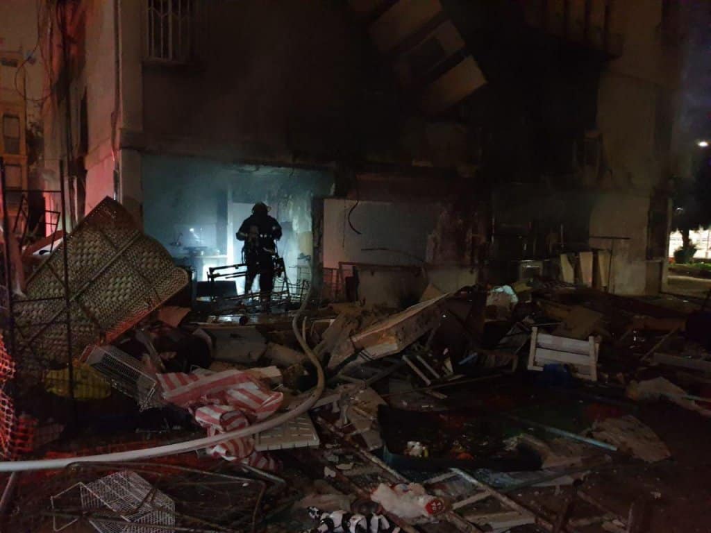 טרגדיה בנגב: פעוטה נספתה בשריפה בשגב שלום, 8 ילדים נוספים נפצעו • צפו בתיעוד: