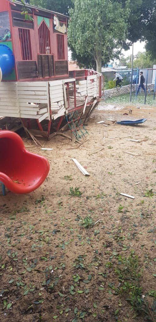 מטח לשדרות ולעוטף: רקטה נפלה בגן משחקים בשדרות - צפו: