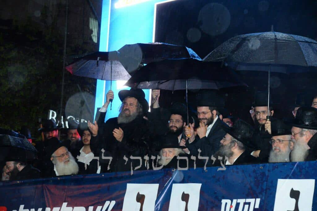 שידור חוזר: מסע מרן שר התורה הגאון רבי חיים קנייבסקי שליט"א לעיר בית שמש שידור חוזר: מסע מרן שר התורה הגאון רבי חיים קנייבסקי שליט"א לעיר בית שמש