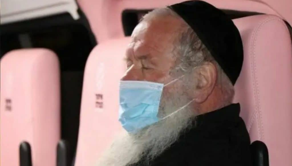 קורע לב: תיעוד מסע הלווית ר' הרשל פורוש זצ"ל ימים ספורים לאחר מות רעיתו • צפו