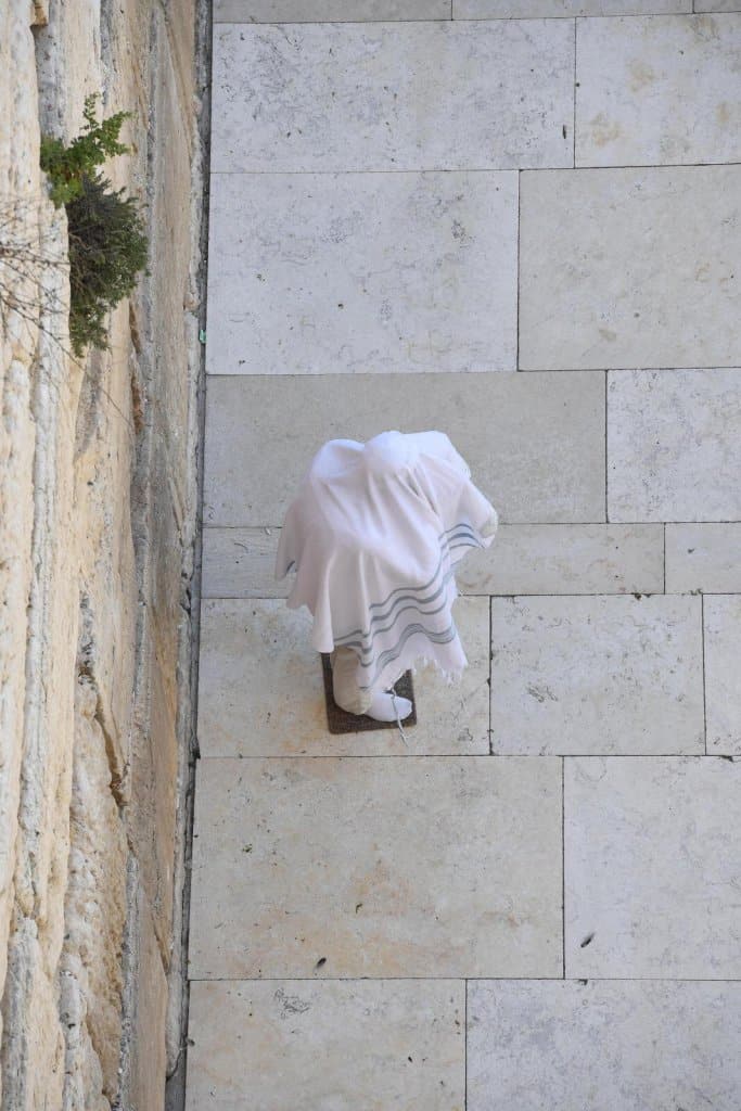 בצל הקורונה: ברכת הכהנים התקיים במתכונת מצומצמת של מניין כהנים • צפו בגלריה: