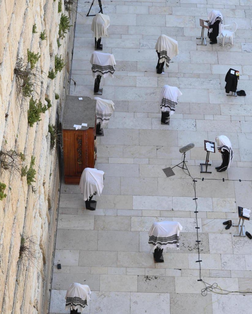 בצל הקורונה: ברכת הכהנים התקיים במתכונת מצומצמת של מניין כהנים • צפו בגלריה: