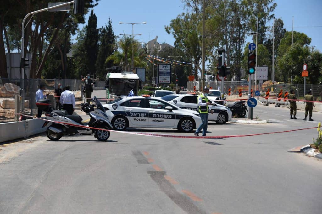 פיגוע דקירה בכפר סבא אישה נפצעה בינוני-קשה • צפו: