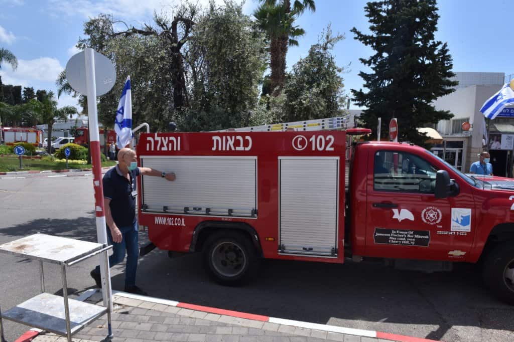 לוחמי האש מצדיעים לצוותים הרפואיים