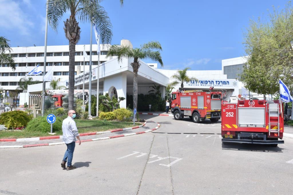 לוחמי האש מצדיעים לצוותים הרפואיים