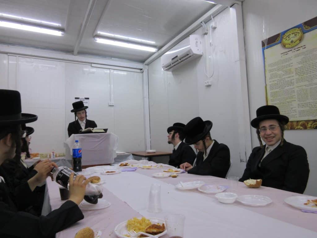 מרבה תורה מרבה חיים: ישיבת צאנז בחיפה נכנסה לקפסולות