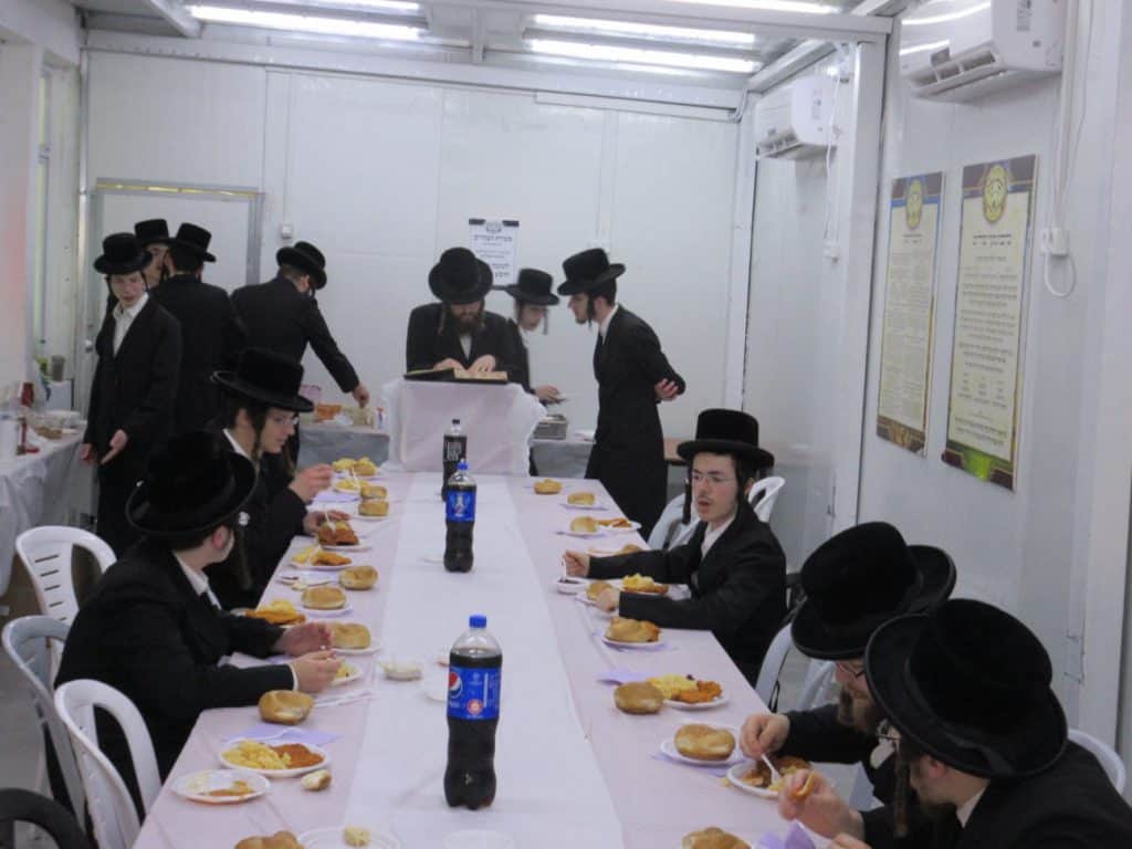 מרבה תורה מרבה חיים: ישיבת צאנז בחיפה נכנסה לקפסולות