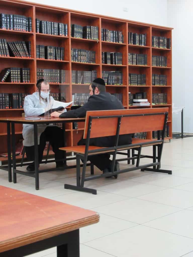 מרבה תורה מרבה חיים: ישיבת צאנז בחיפה נכנסה לקפסולות