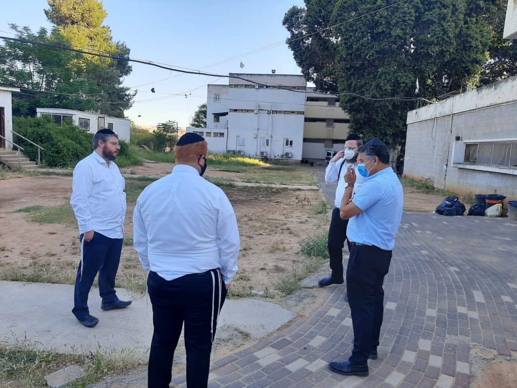 צפו בהכנות: ישיבת 'באר יעקב' נערכת לפתיחת הזמן