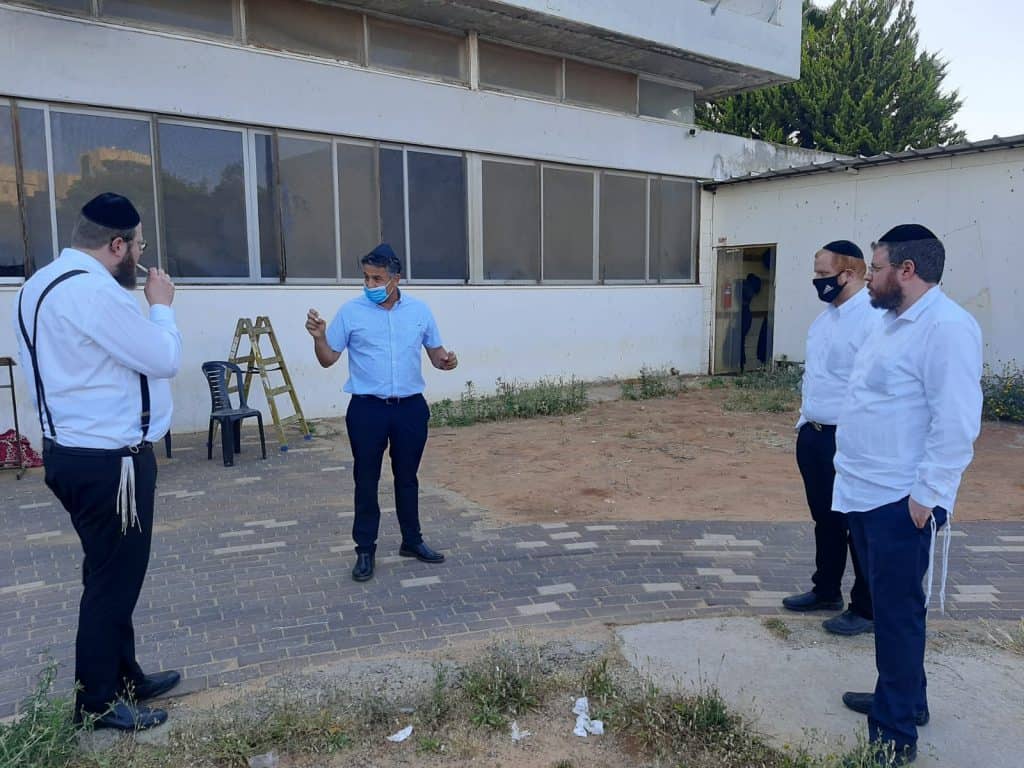 צפו בהכנות: ישיבת 'באר יעקב' נערכת לפתיחת הזמן