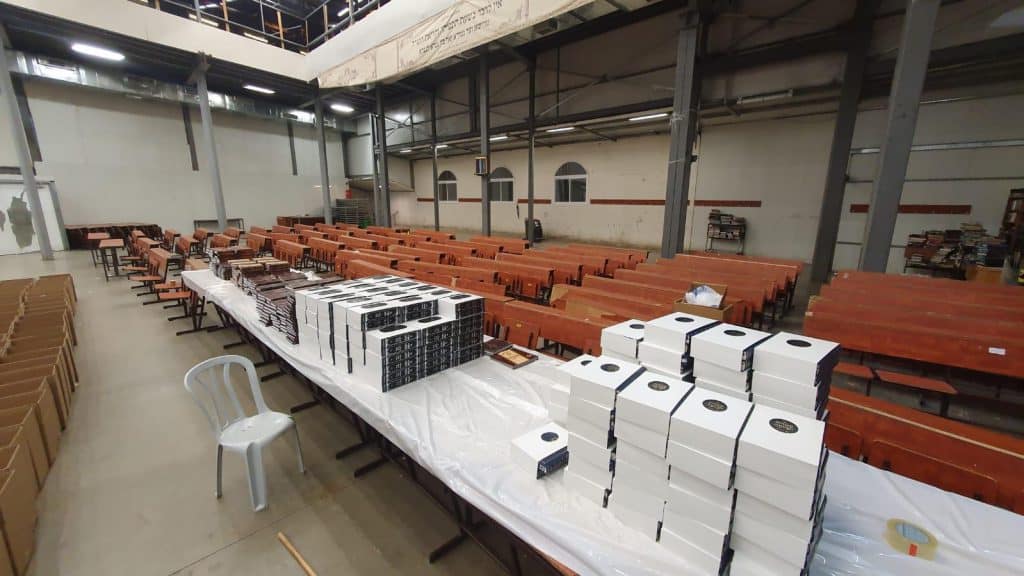 מיזם מרגש בויז'ניץ: חתני הבר מצווה פוצו על המתנות שהפסידו