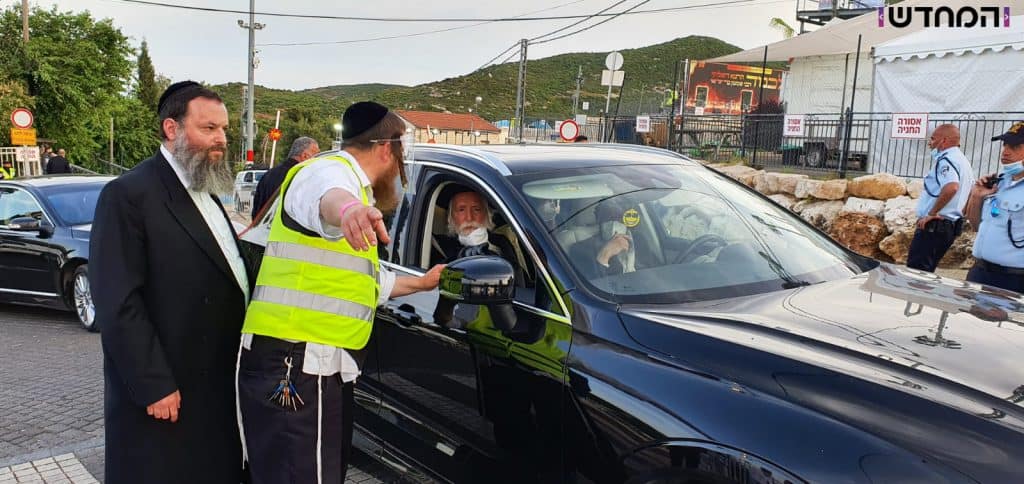 גלריה מתעדכנת: הגרש"מ עמאר והגר"ב שמואלי הדליקו את מירון - גלריה של צלם 'המחדש' • צפו: גלריה מתעדכנת: הגרש"מ עמאר והגר"ב שמואלי הדליקו את מירון - גלריה של צלם 'המחדש' • צפו: