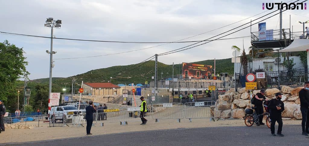 גלריה מתעדכנת: הגרש"מ עמאר והגר"ב שמואלי הדליקו את מירון - גלריה של צלם 'המחדש' • צפו: גלריה מתעדכנת: הגרש"מ עמאר והגר"ב שמואלי הדליקו את מירון - גלריה של צלם 'המחדש' • צפו: