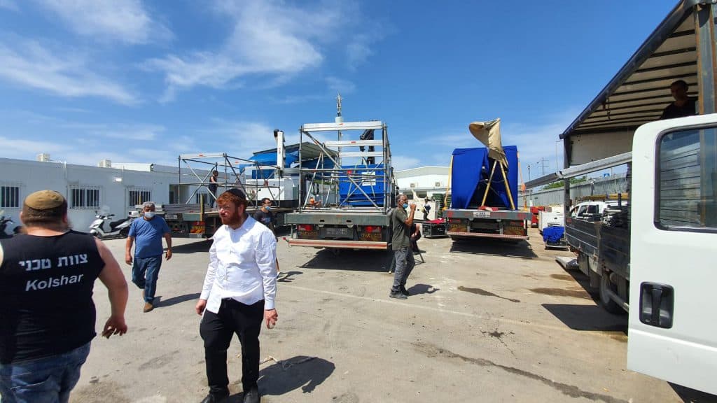 בני ברק נערכת לל"ג בעומר: המשאיות מוכנות