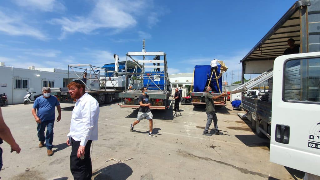 בני ברק נערכת לל"ג בעומר: המשאיות מוכנות