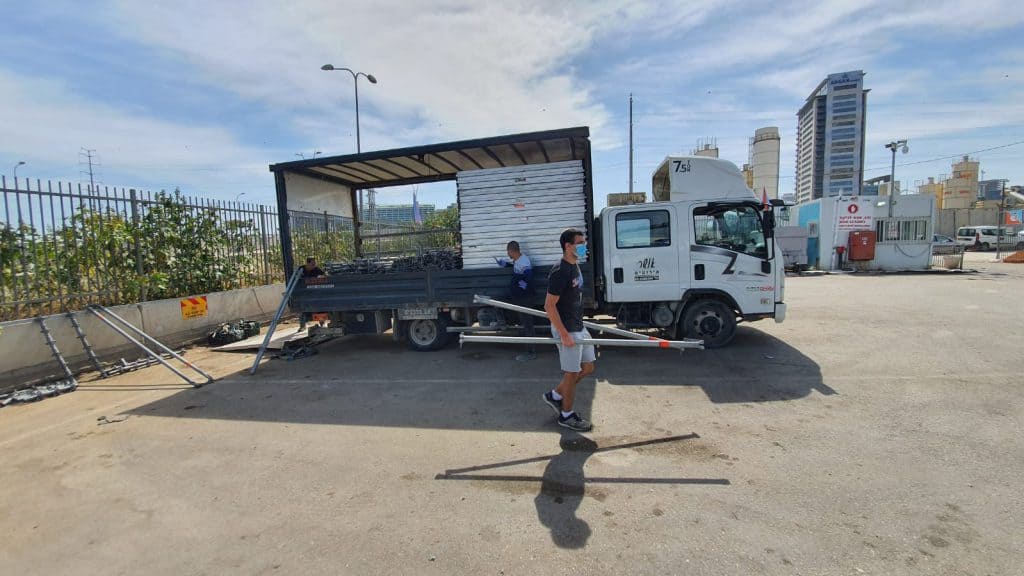 בני ברק נערכת לל"ג בעומר: המשאיות מוכנות