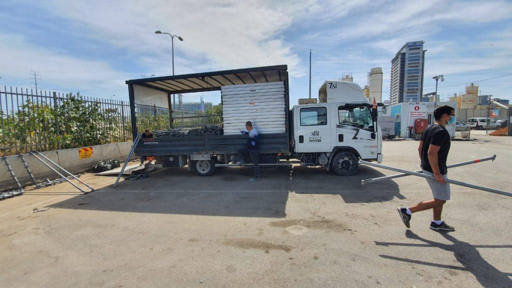 בני ברק נערכת לל"ג בעומר: המשאיות מוכנות