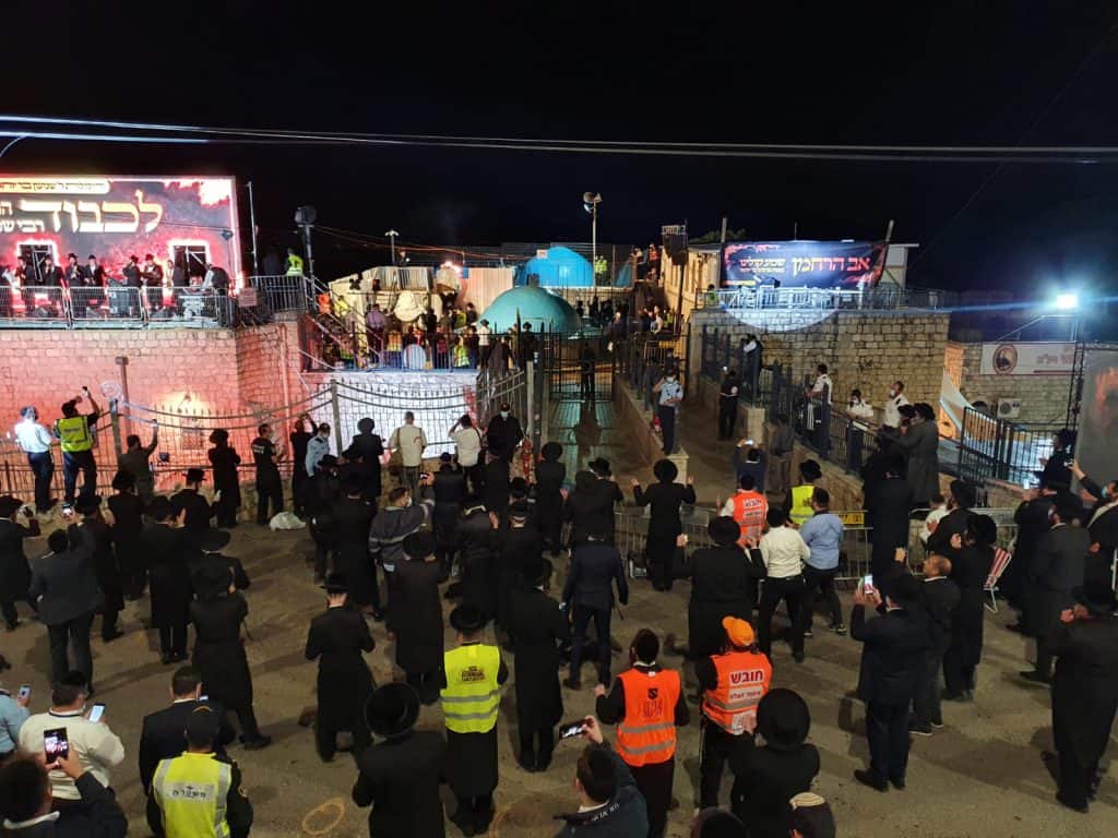 גלריה מתעדכנת: הגרש"מ עמאר והגר"ב שמואלי הדליקו את מירון - גלריה של צלם 'המחדש' • צפו: גלריה מתעדכנת: הגרש"מ עמאר והגר"ב שמואלי הדליקו את מירון - גלריה של צלם 'המחדש' • צפו: