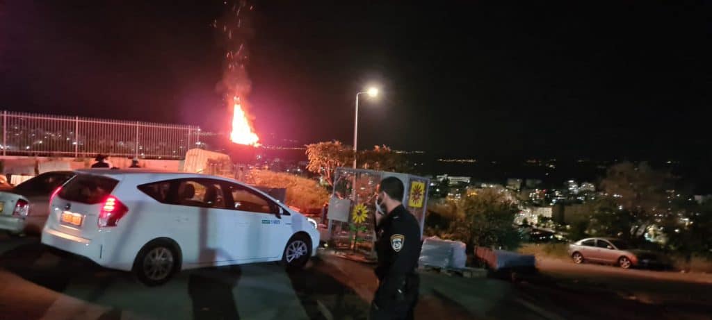 צפו: ההדלקה המסורתית בקבר רבי עקיבא בטבריה 