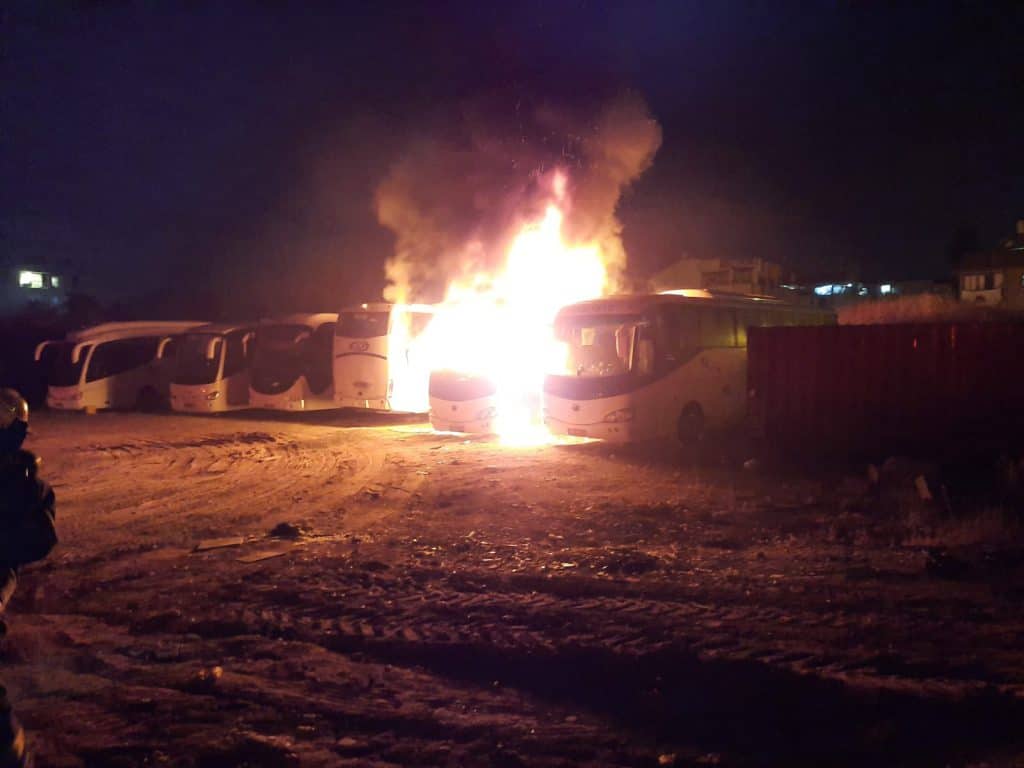 תיעוד: אוטובוס עלה באש בבני ברק - אין נפגעים