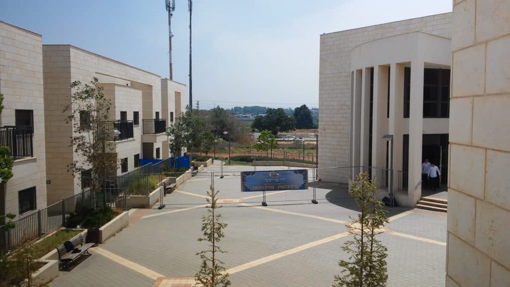 צפו: ה'שיעור כללי' בראדין והבית מדרש המחולק