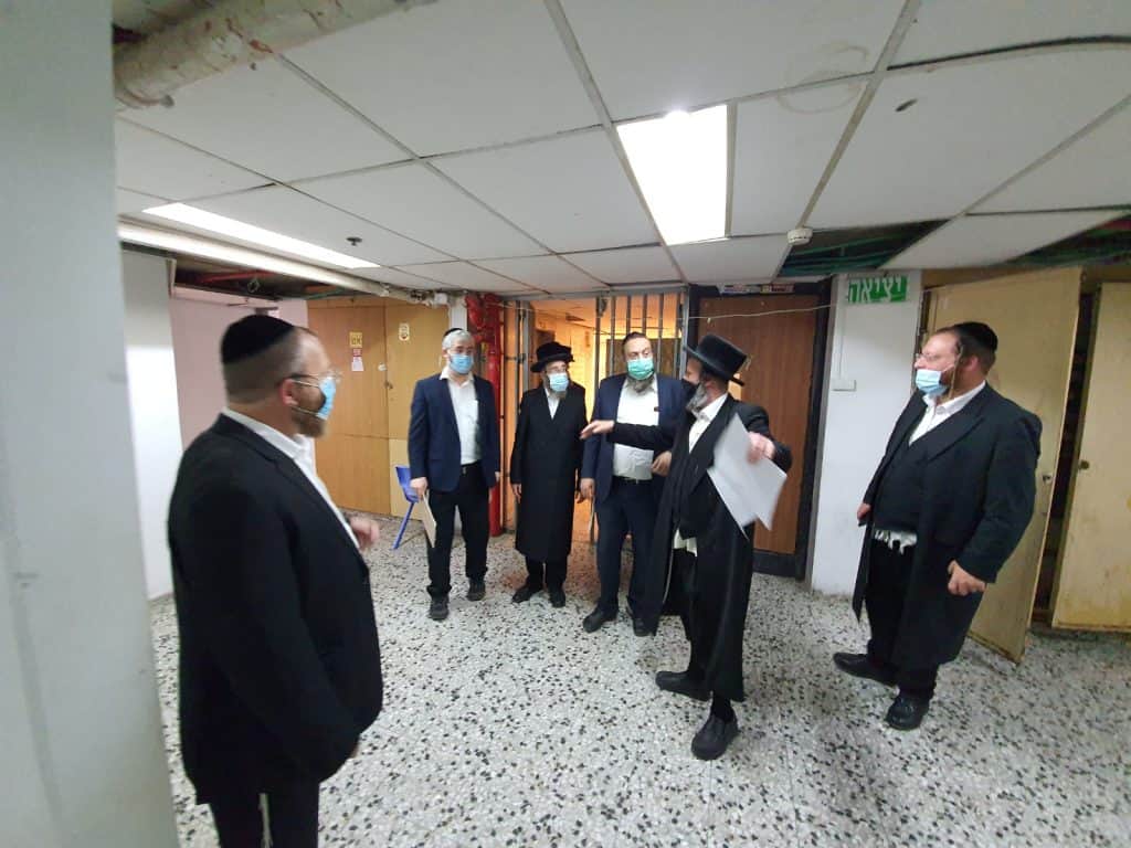 צפו: כך פתחו בויז'ניץ את זמן הקיץ