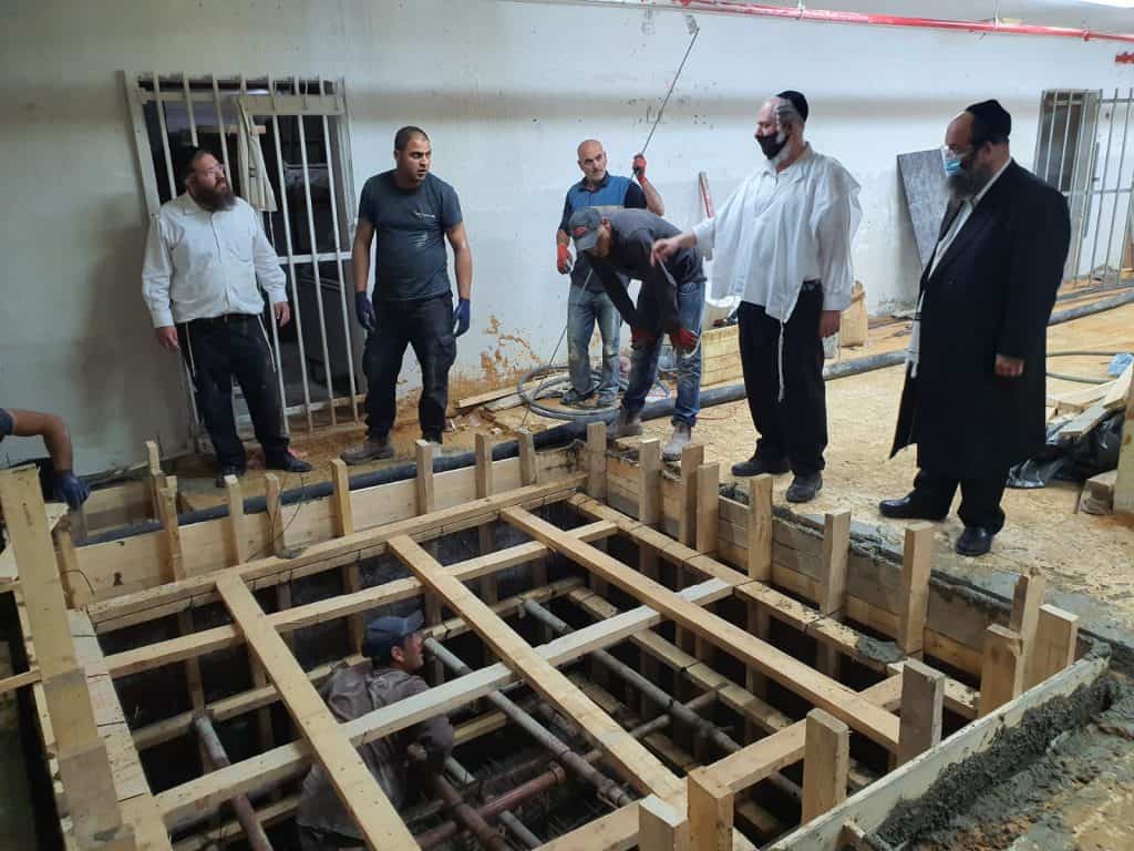 צפו: כך פתחו בויז'ניץ את זמן הקיץ