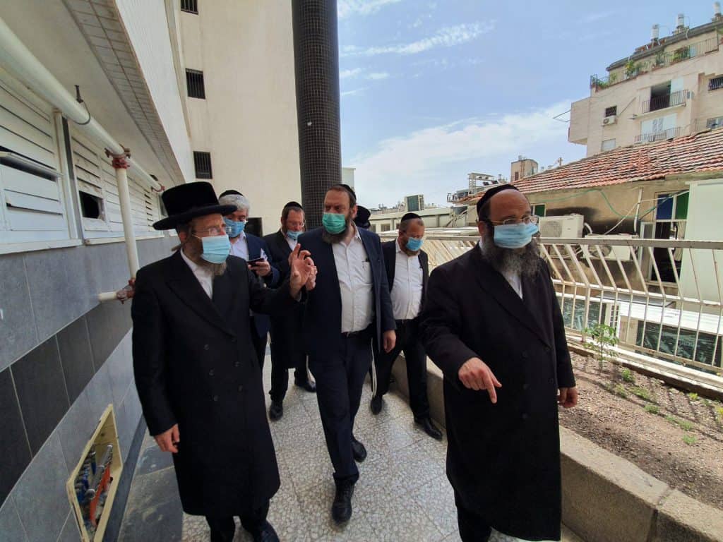 צפו: כך פתחו בויז'ניץ את זמן הקיץ