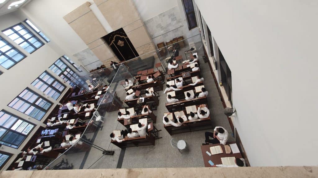 צפו: ה'שיעור כללי' בראדין והבית מדרש המחולק