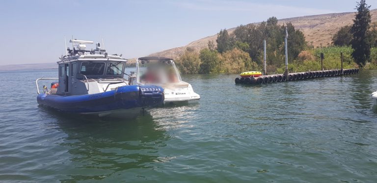 כדי להציל סירה השוטר צלל מתחת מי הכנרת