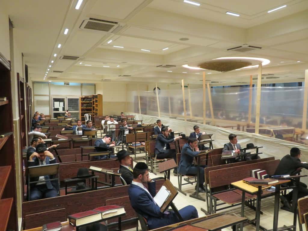 צפו: קול התורה מבי מדרשא - בישיבת חמד חזרו לשטייגען צפו: קול התורה מבי מדרשא - בישיבת חמד חזרו לשטייגען