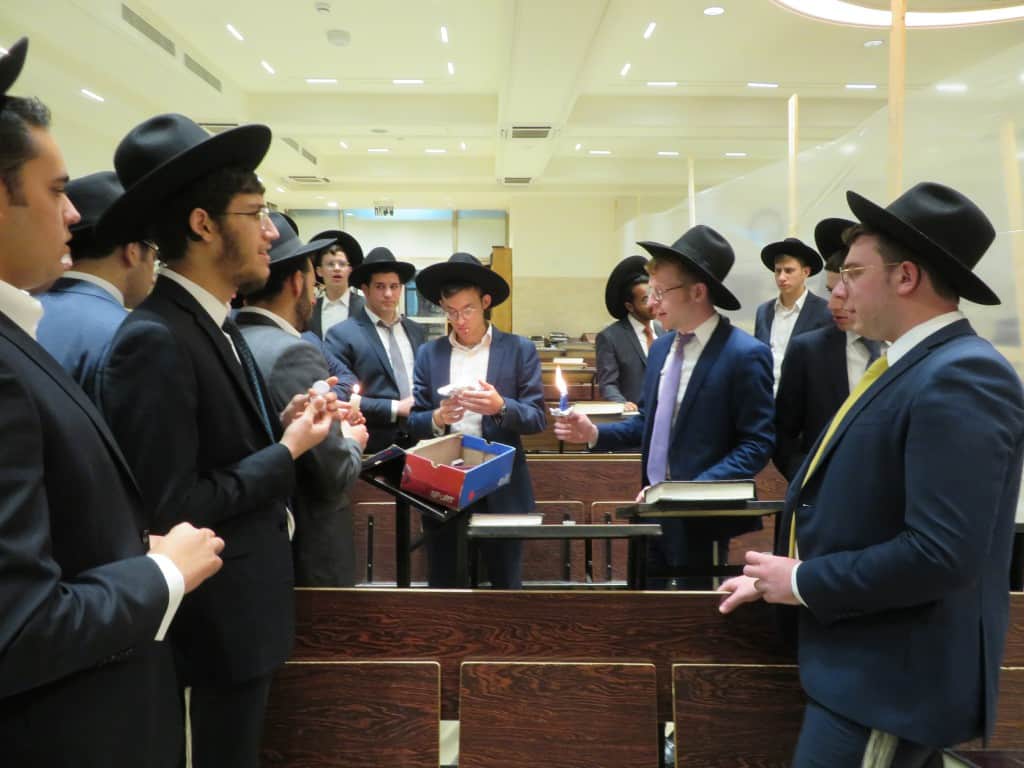 צפו: קול התורה מבי מדרשא - בישיבת חמד חזרו לשטייגען צפו: קול התורה מבי מדרשא - בישיבת חמד חזרו לשטייגען