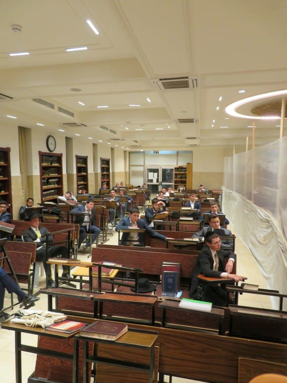 צפו: קול התורה מבי מדרשא - בישיבת חמד חזרו לשטייגען צפו: קול התורה מבי מדרשא - בישיבת חמד חזרו לשטייגען