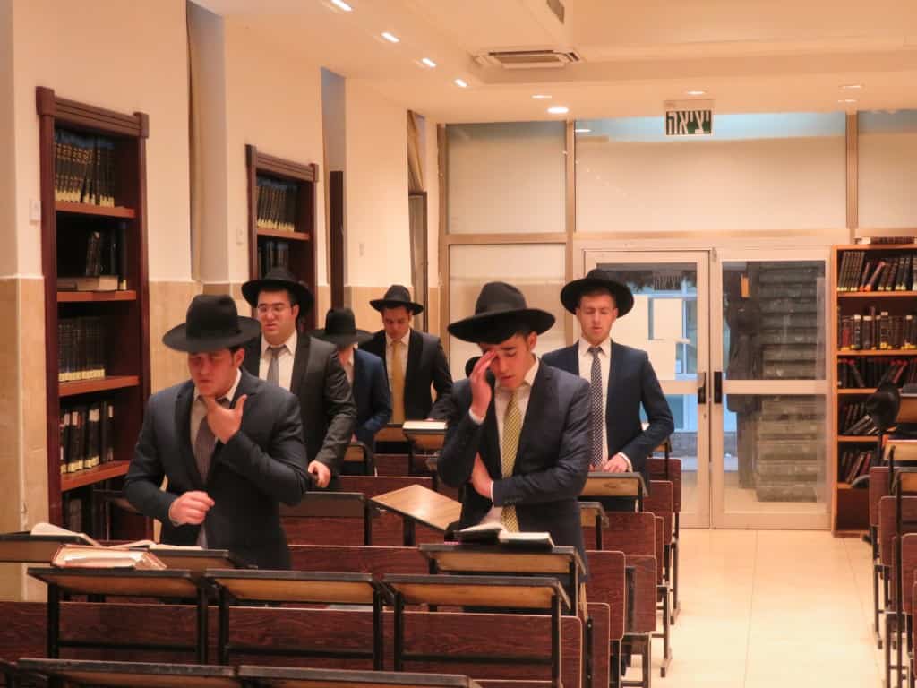 צפו: קול התורה מבי מדרשא - בישיבת חמד חזרו לשטייגען צפו: קול התורה מבי מדרשא - בישיבת חמד חזרו לשטייגען