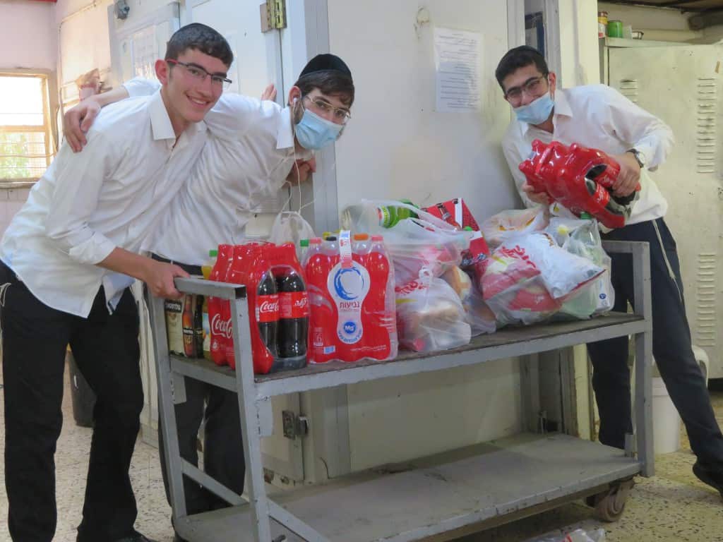 צפו: קול התורה מבי מדרשא - בישיבת חמד חזרו לשטייגען צפו: קול התורה מבי מדרשא - בישיבת חמד חזרו לשטייגען