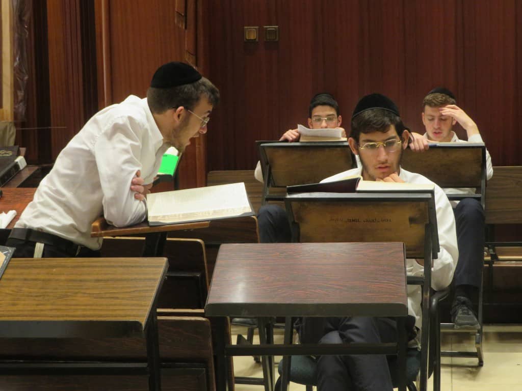 צפו: קול התורה מבי מדרשא - בישיבת חמד חזרו לשטייגען צפו: קול התורה מבי מדרשא - בישיבת חמד חזרו לשטייגען