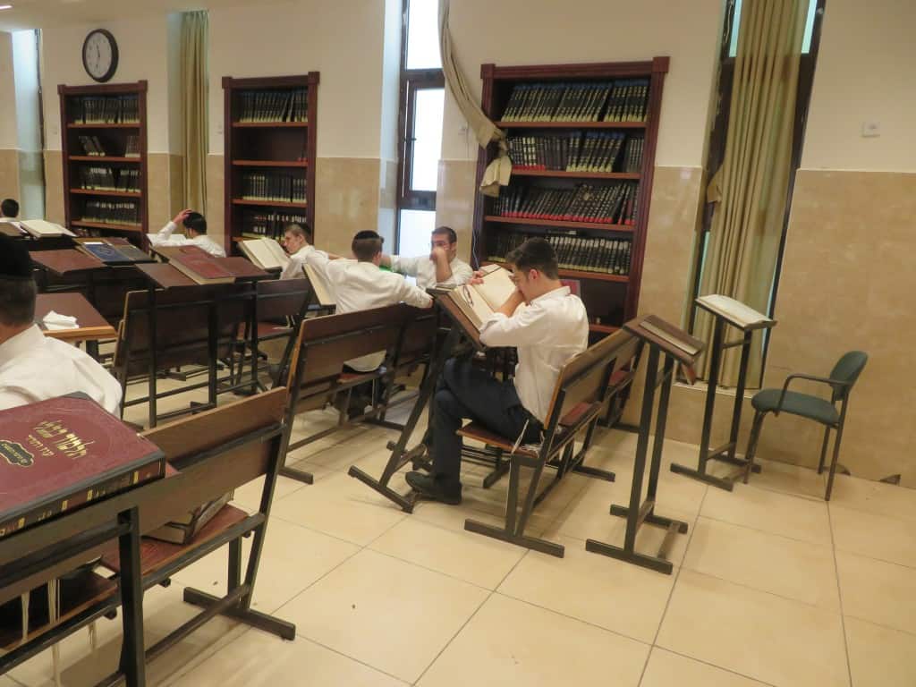 צפו: קול התורה מבי מדרשא - בישיבת חמד חזרו לשטייגען צפו: קול התורה מבי מדרשא - בישיבת חמד חזרו לשטייגען