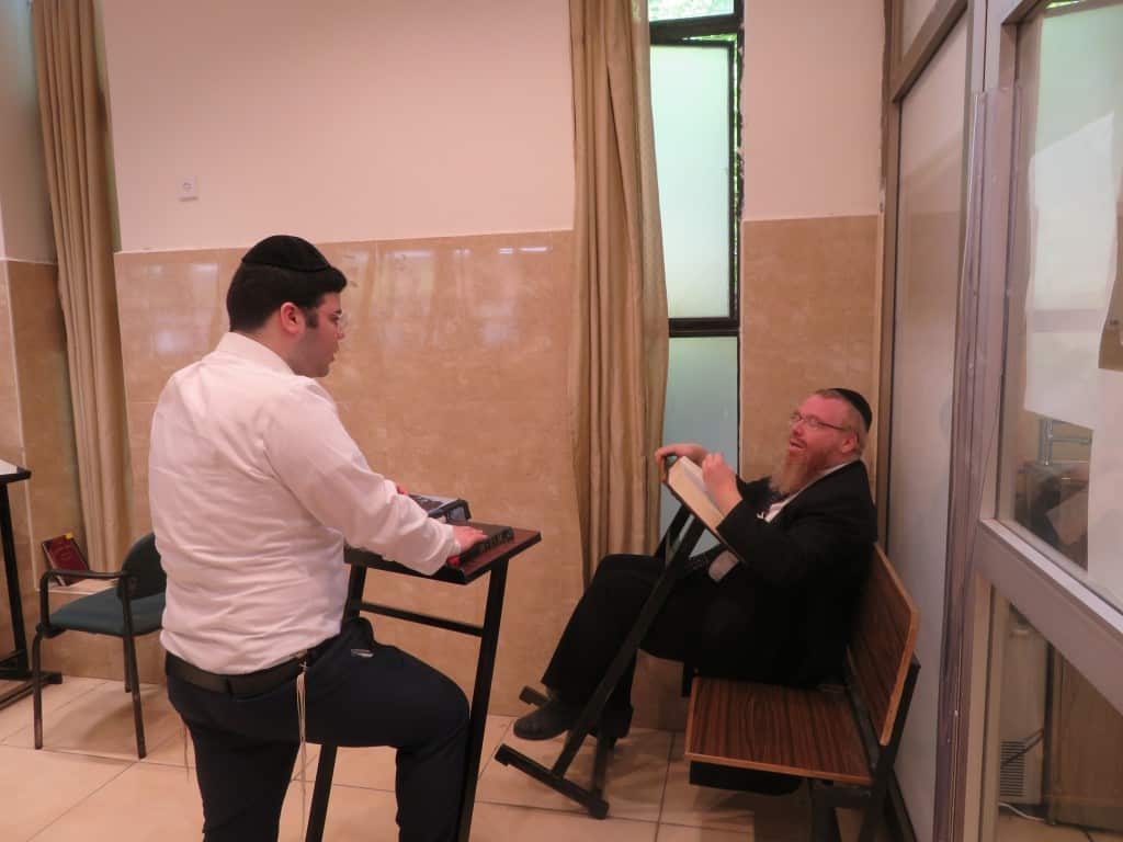 צפו: קול התורה מבי מדרשא - בישיבת חמד חזרו לשטייגען צפו: קול התורה מבי מדרשא - בישיבת חמד חזרו לשטייגען