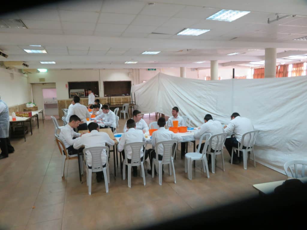 צפו: קול התורה מבי מדרשא - בישיבת חמד חזרו לשטייגען צפו: קול התורה מבי מדרשא - בישיבת חמד חזרו לשטייגען