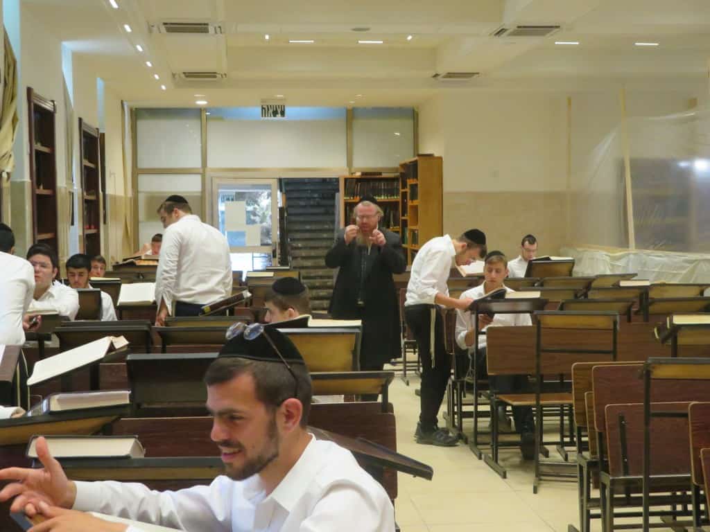 צפו: קול התורה מבי מדרשא - בישיבת חמד חזרו לשטייגען צפו: קול התורה מבי מדרשא - בישיבת חמד חזרו לשטייגען