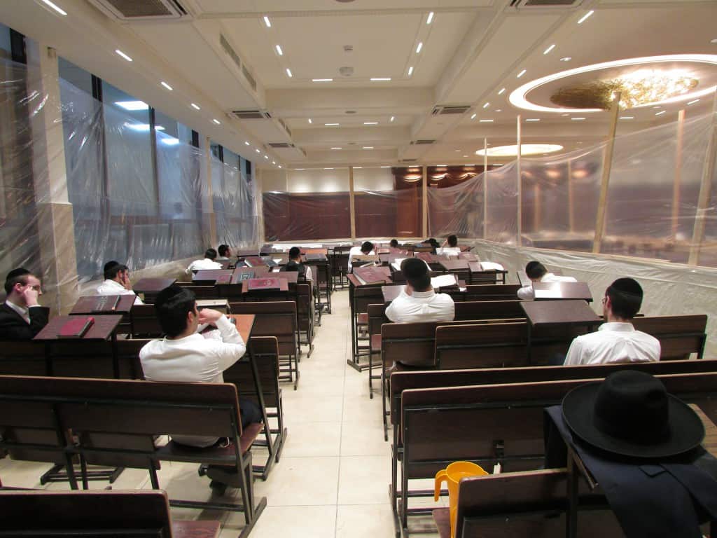 צפו: קול התורה מבי מדרשא - בישיבת חמד חזרו לשטייגען צפו: קול התורה מבי מדרשא - בישיבת חמד חזרו לשטייגען