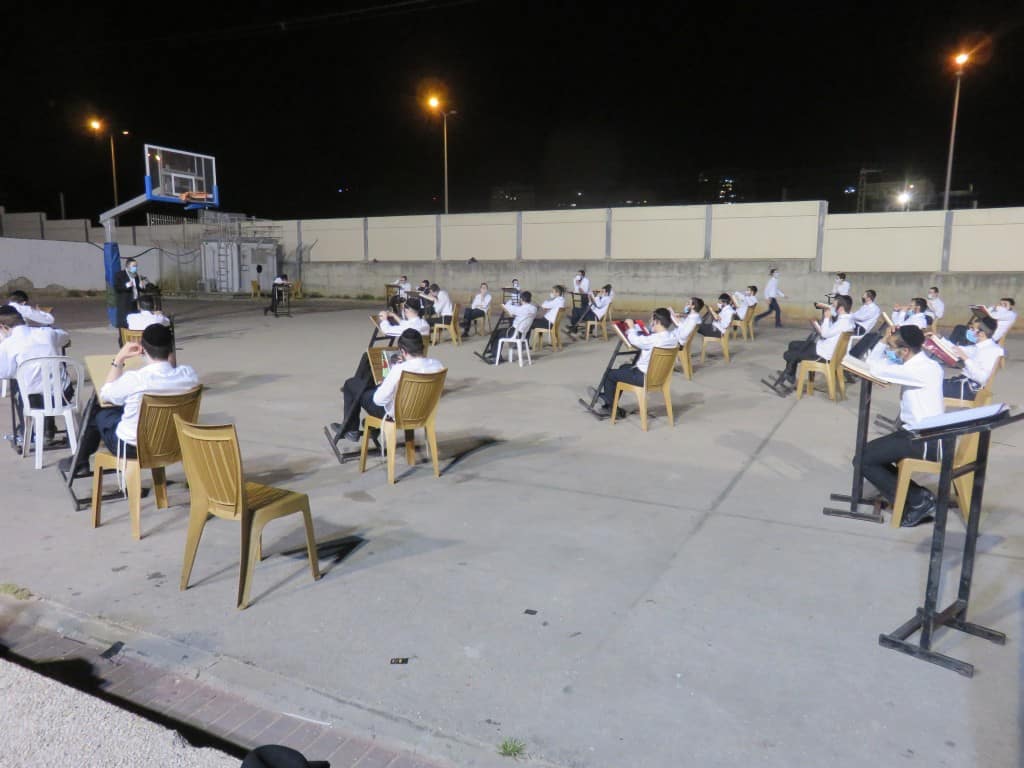 למרות החום: ב'ארחות תורה' פתחו את זמן הקיץ בשטח פתוח