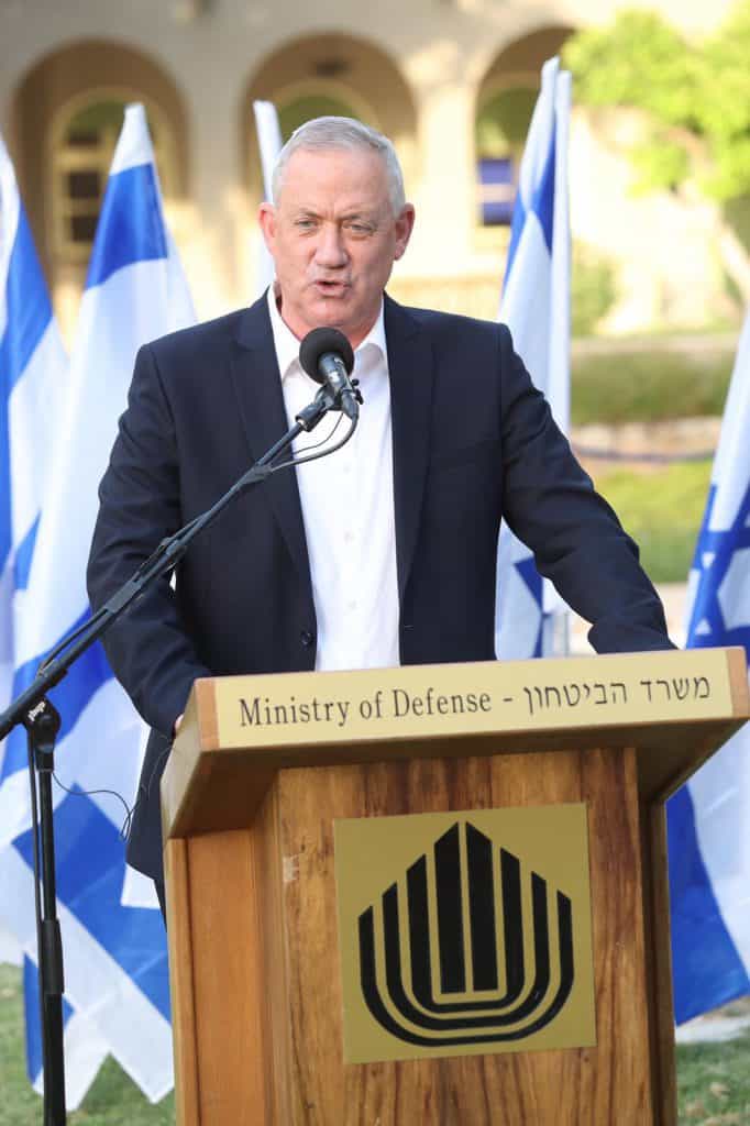 בטקס צנוע: גנץ וביטון החליפו את נפתלי בנט בטקס צנוע: גנץ וביטון החליפו את נפתלי בנט